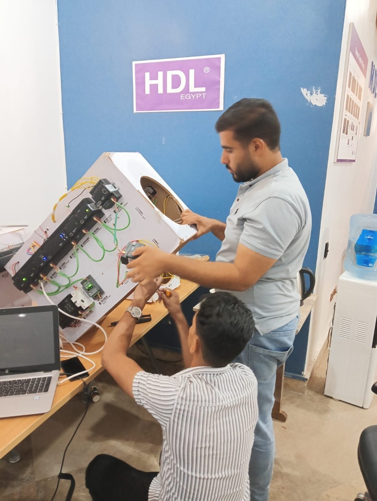 Checking the connections of the HDL Buspro training board