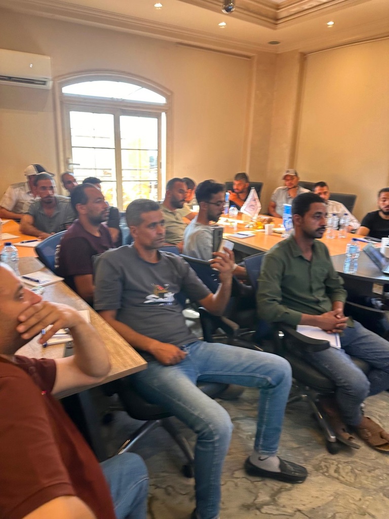 Trainees following the Zigbee course