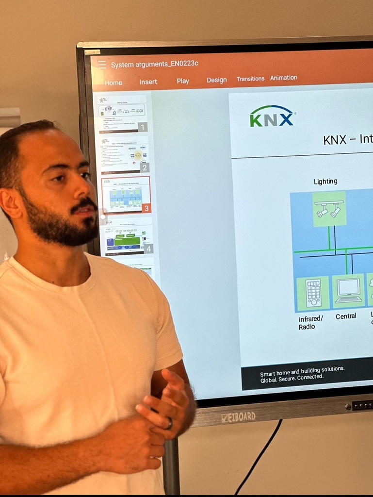 شرح نظام KNX على الشاشة التفاعلية